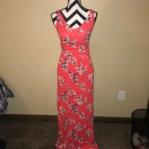 ⭐️ BOGO ⭐️ St. Tropez West Floral Maxi Dress